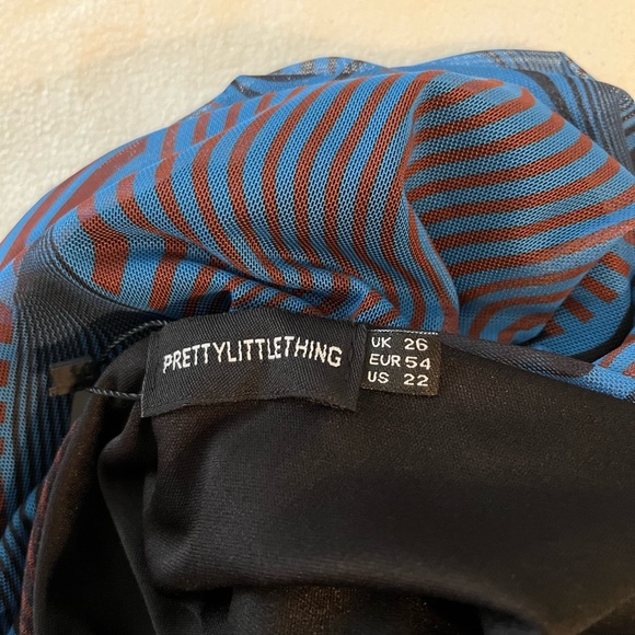 PrettyLittleThing Blue Contour Print Mesh One Shoulder Detail Bodycon plus dress - Picture 3 of 6